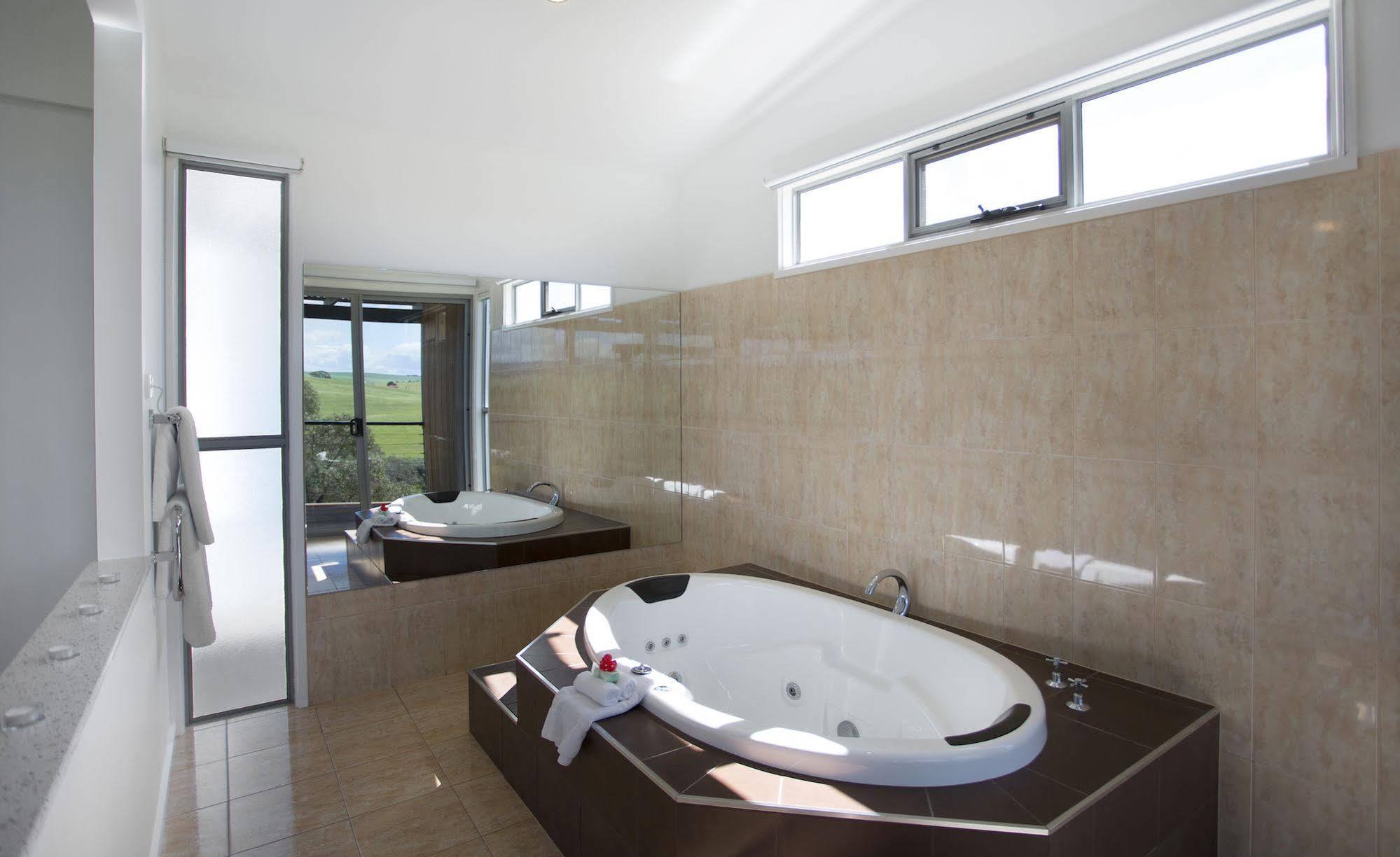 Chalet Barossa Pavilions & Glasshouse Lyndoch